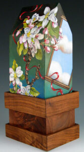 11.014 Apple blossom heart house 7.25×3.3×3″