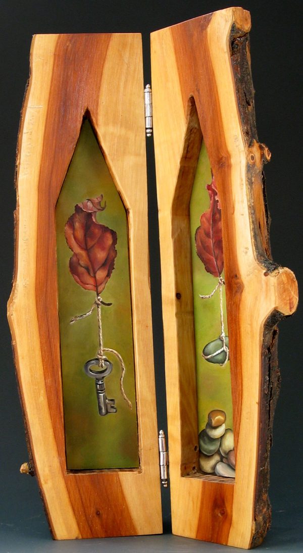 10.019 Leaf and Key Log House 4.75×12.5"